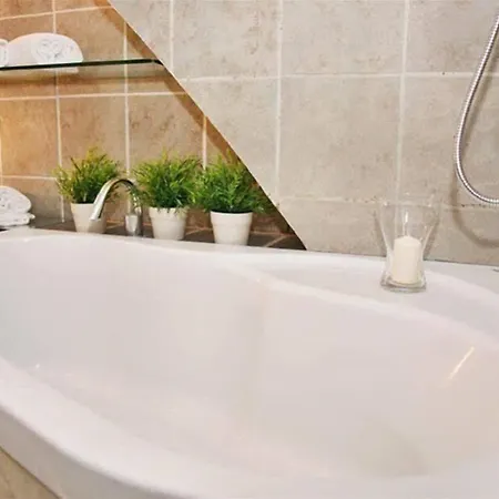 カプリ ムーン ゲストハウス 4*