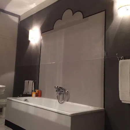 ゲストハウス カプリ ムーン 4*